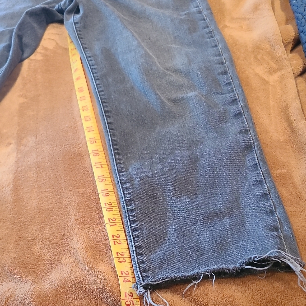 Forever 21 Cropped Ankle Jeans in Washed Black Size 28 - Picture 5 of 7